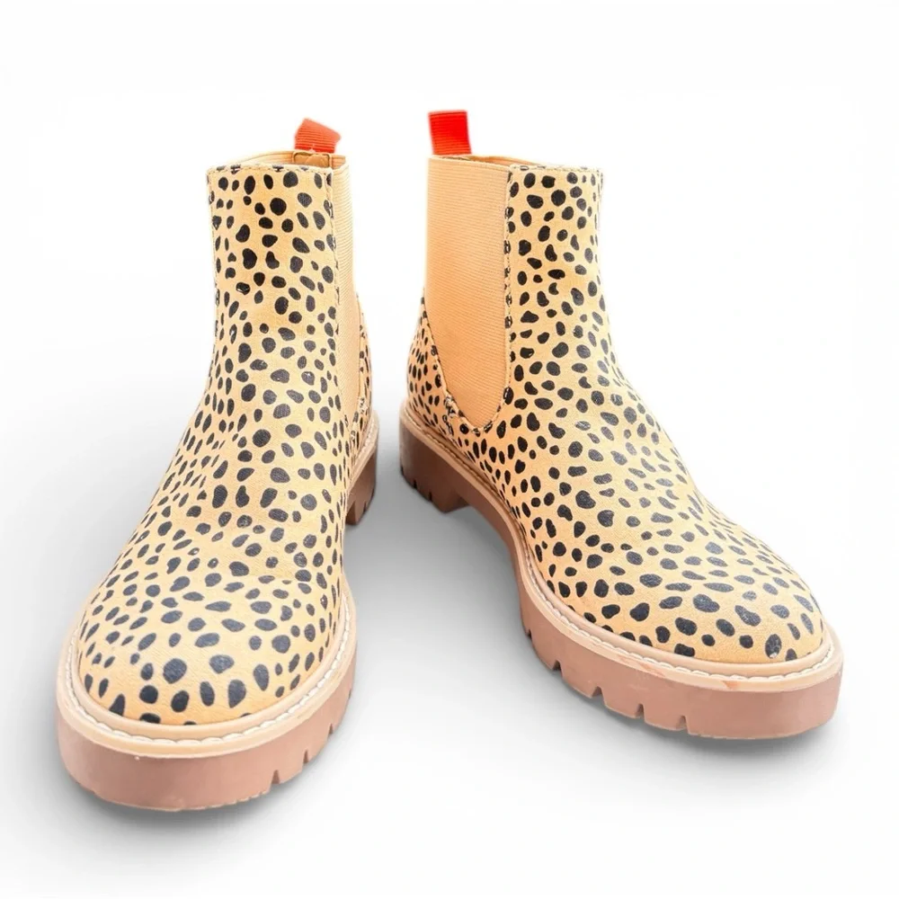 Dolce Vita Chelsea Boots Women Leopard Print Ankle Pull-On Lug Sole Size 7 NWT